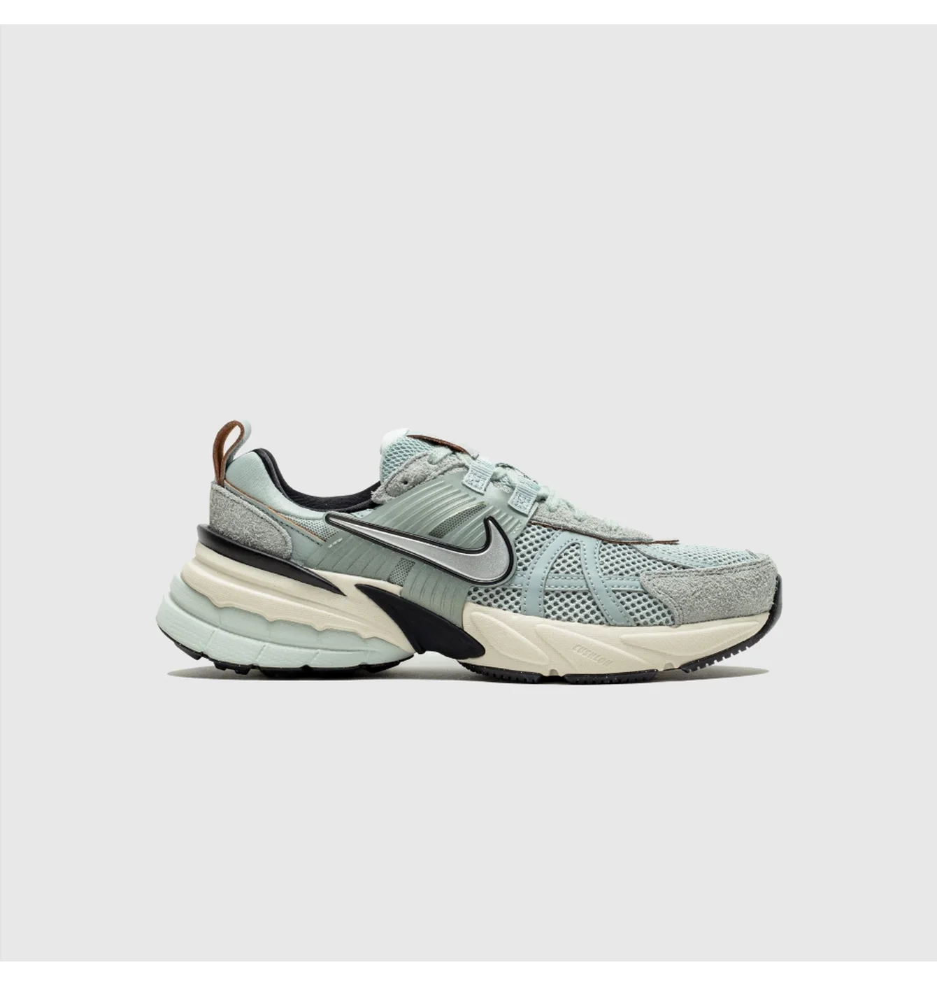 W NIKE V2K RUN