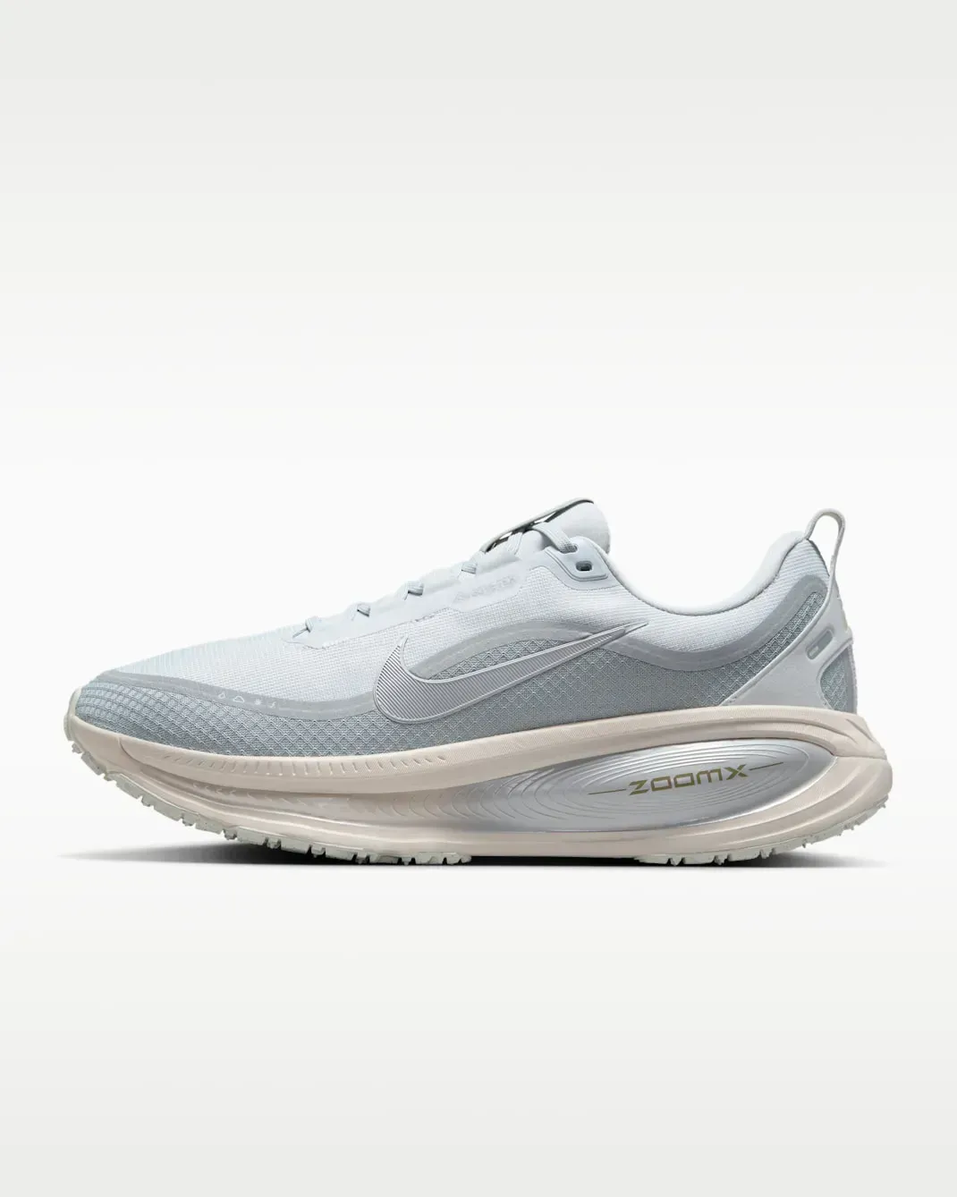 NIKE AIR ZOOM VOMERO 18