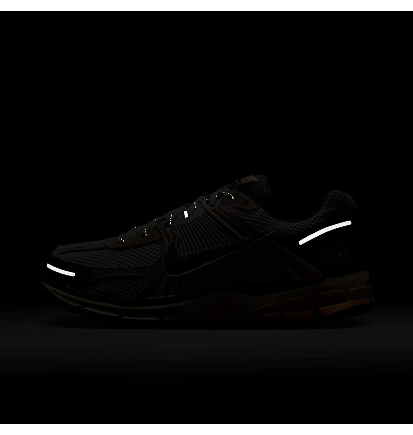 NIKE AIR ZOOM VOMERO 5