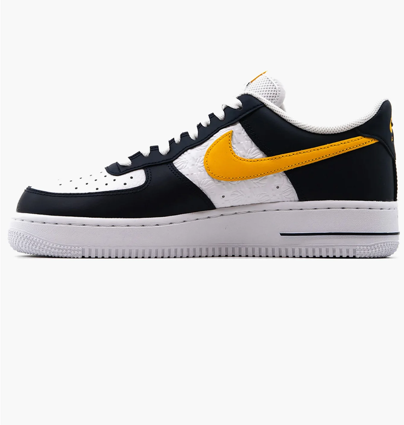 Кросівки чоловічі Nike Air Force 1 07 Black/White FJ4209-400