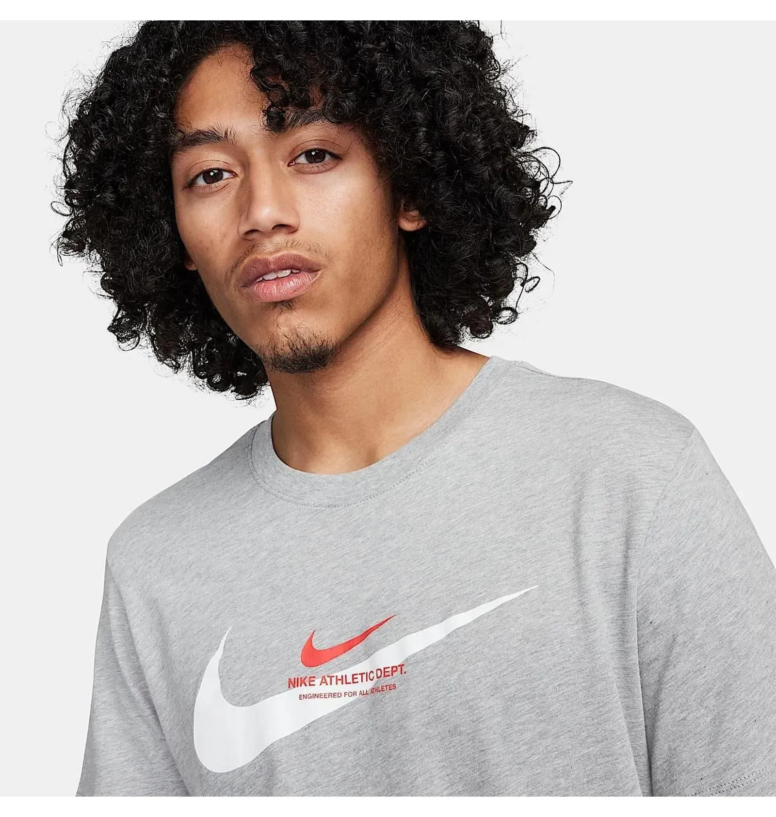 Nike Standard Issue T-Shirt