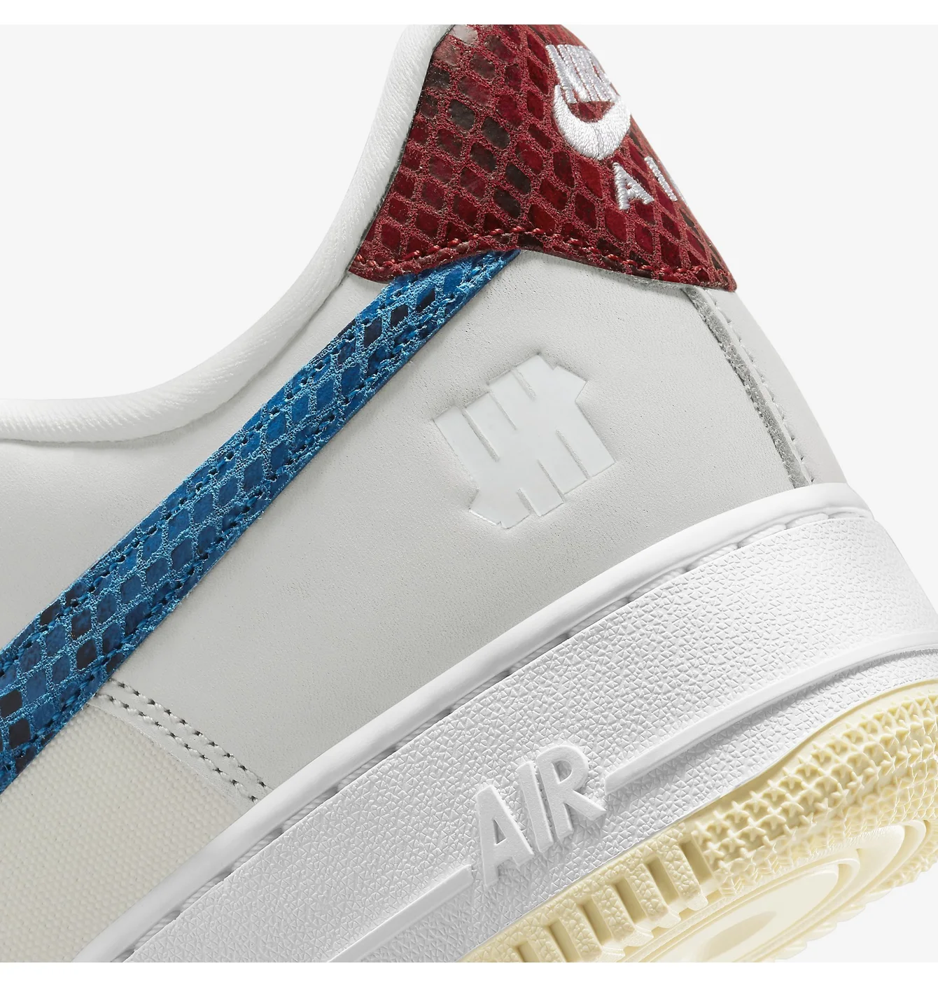 Nike Air Force 1 Low SP Undefeated 5 On It Dunk vs. AF1