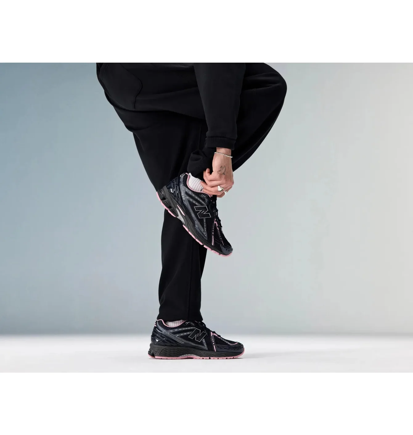 Кросівки жіночі New Balance 1906 Black U1906RCU