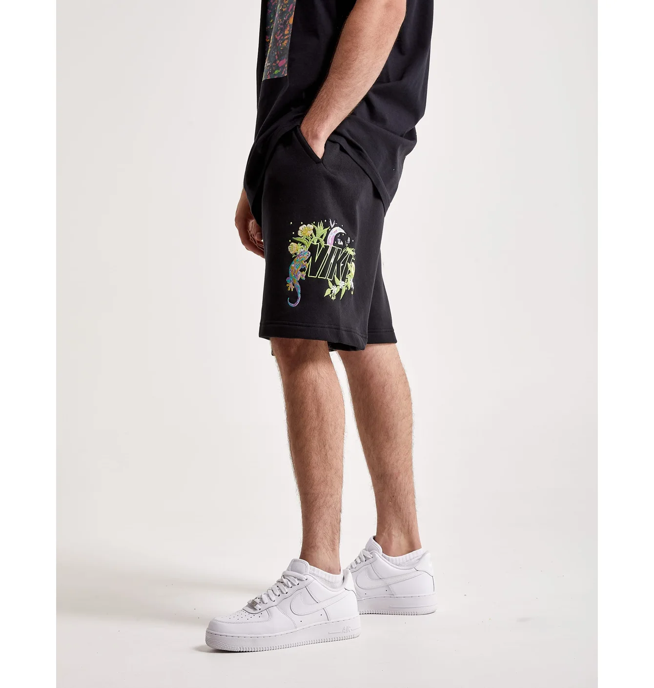 Nike Sportswear Men's Fleece Embroidered Graphic Shorts (Black)