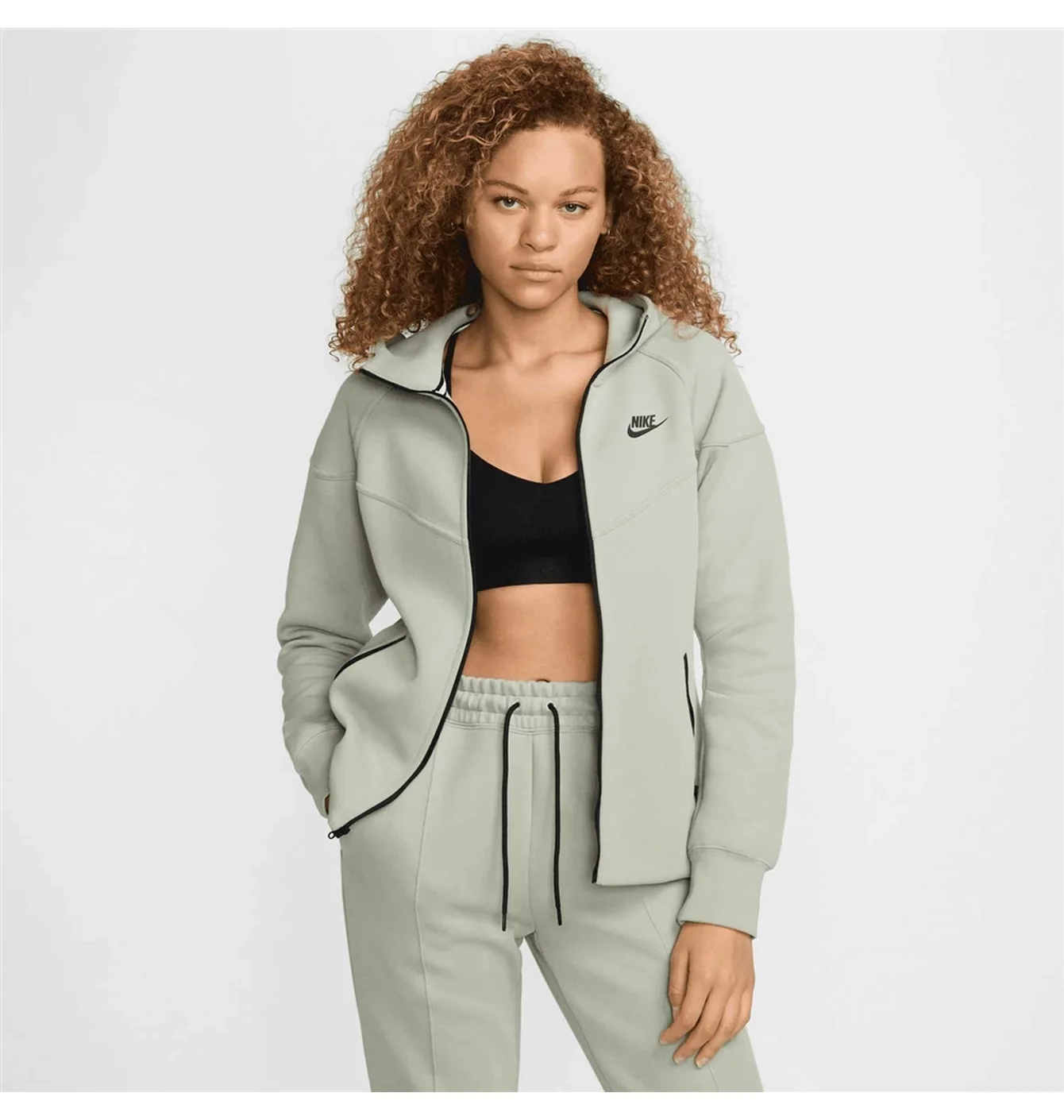 NIKE SPORTSWEAR TECH