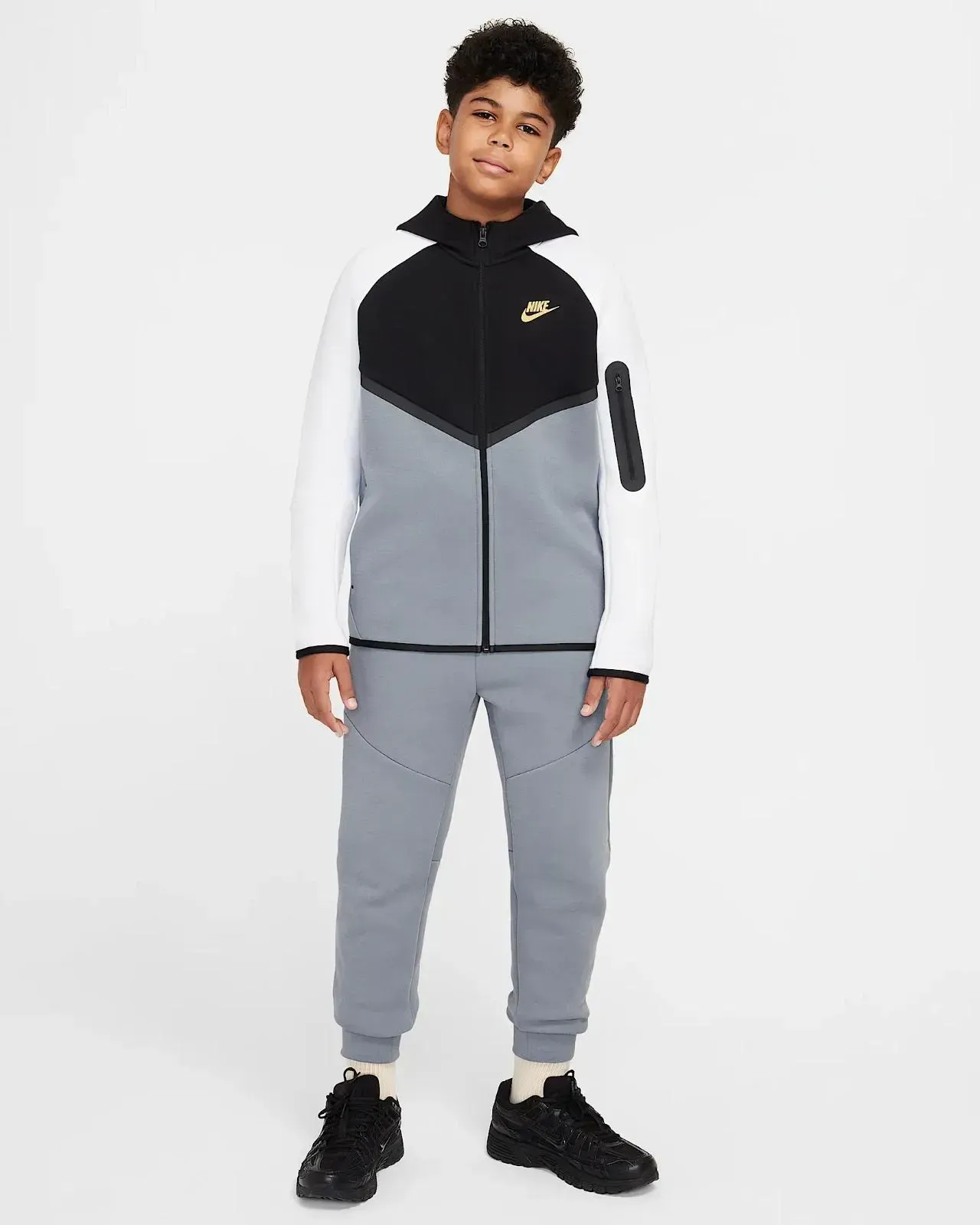 Брюки дитячі Nike Sportswear Tech Fleece Older Kids (HV6169-065)