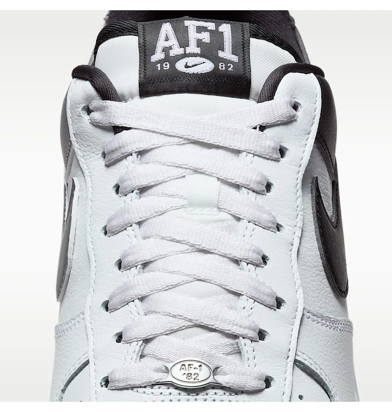 Кросівки чоловічі Nike Air Force 1 07 Lv8 Black/White IB6847-100