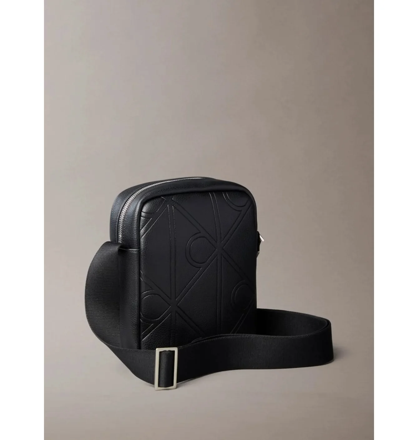 Сумка чоловіча Calvin Klein Emblem Embossed Reporter Bag Black LV04D3331GUB1