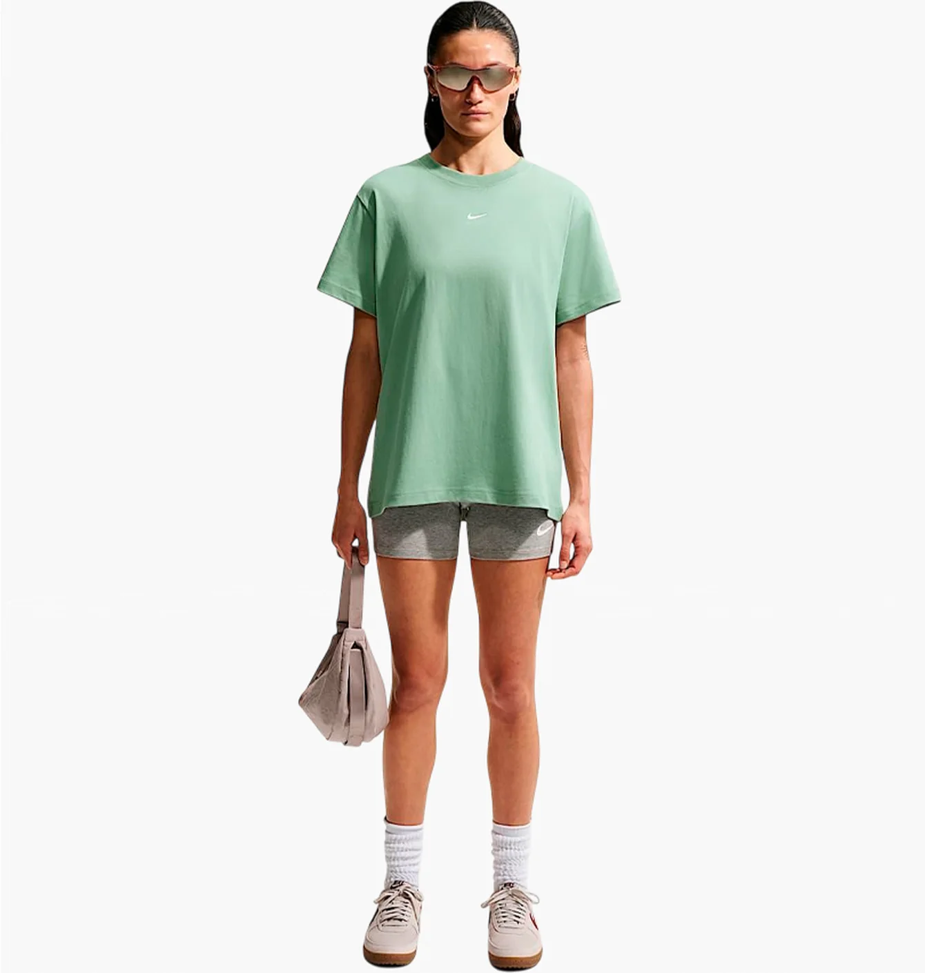 Футболка жіноча Nike Classic Green IH7601-006
