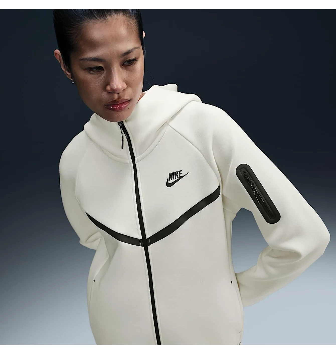 Толстовка жіноча Nike Sportswear Tech Fleece Windrunner Beige