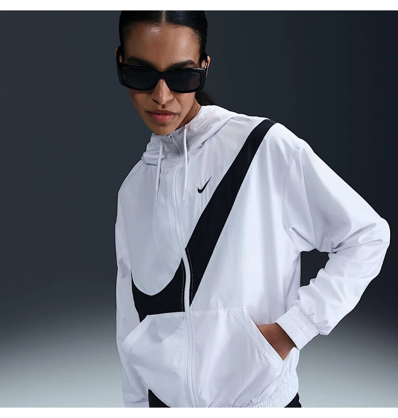 Вітровка жіноча Nike Clssc Wvn Uv Fz Logo Jkt White HM8971-100