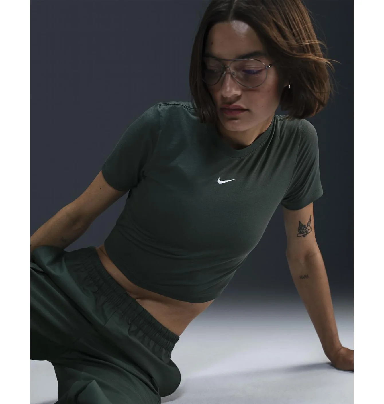 NIKE SPORTSWEAR ESSENTIAL GREEN T-SHIRT