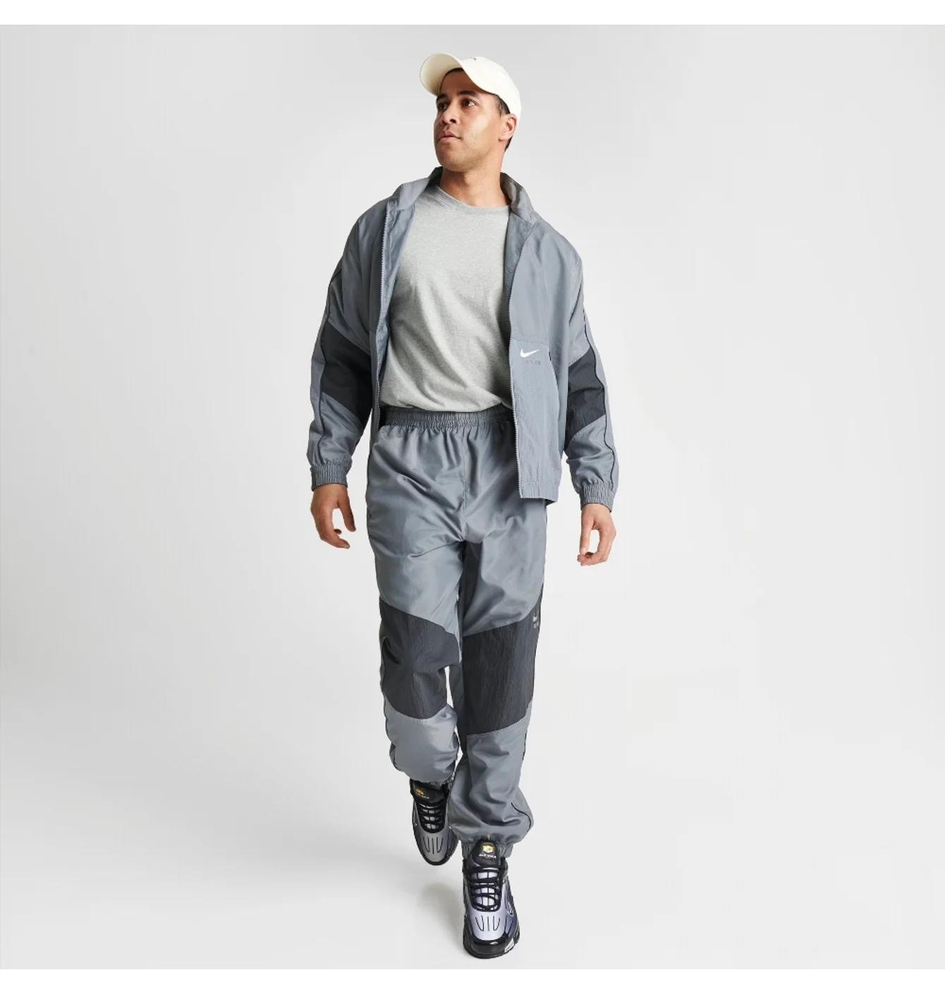 Штани чоловічі Nike Air Swoosh Woven Track Pants Grey FN7688-065