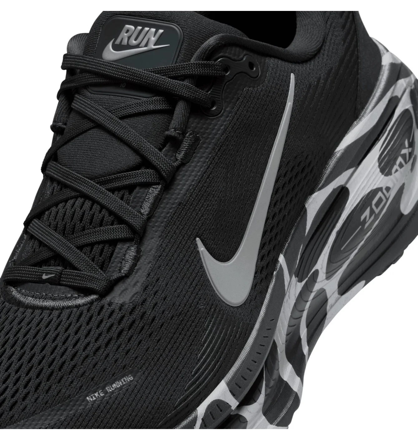 NIKE AIR ZOOM VOMERO 18