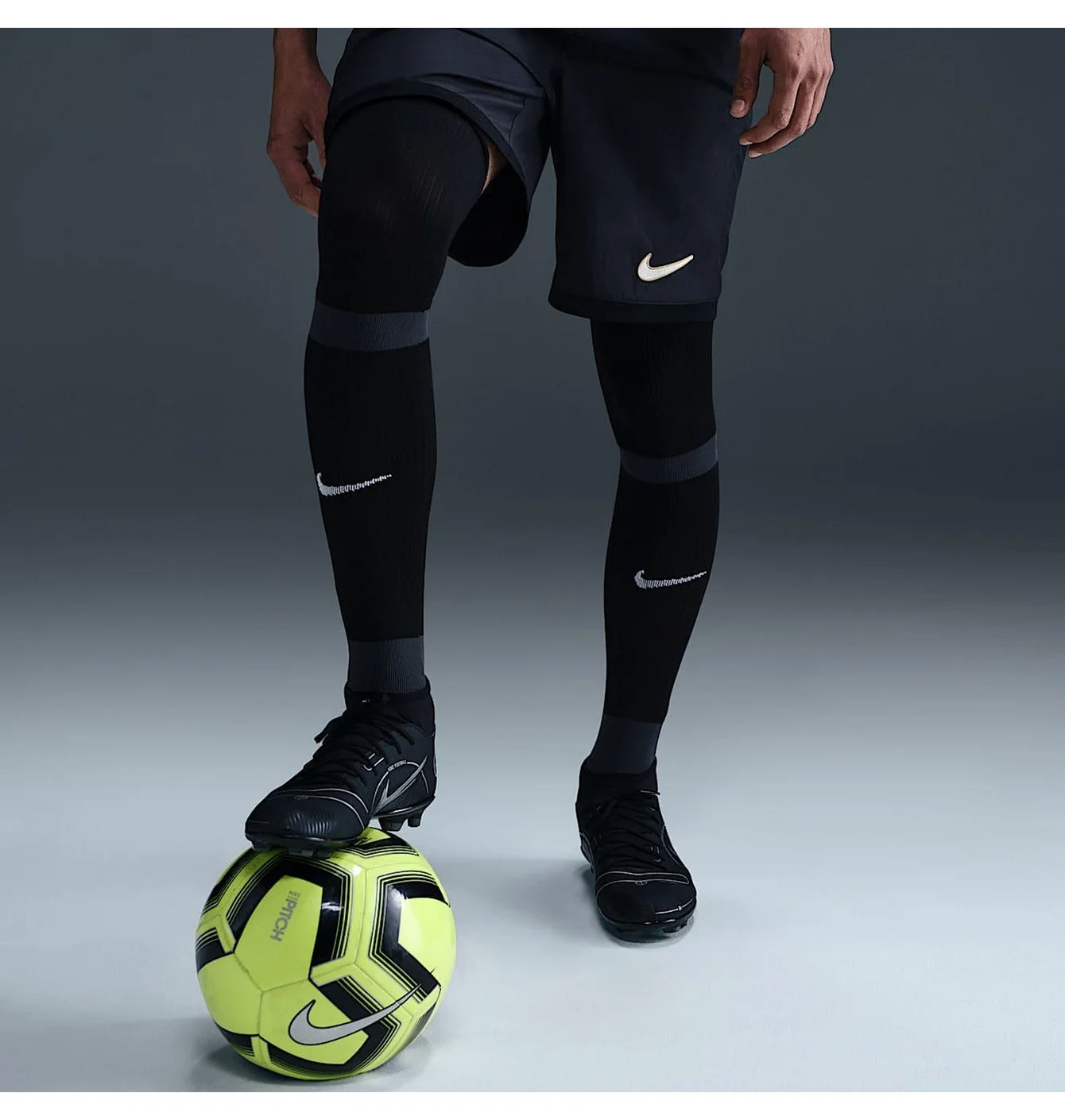Шорти чоловічі Nike Academy Dri-Fit Soccer Shorts Black HJ4247-010