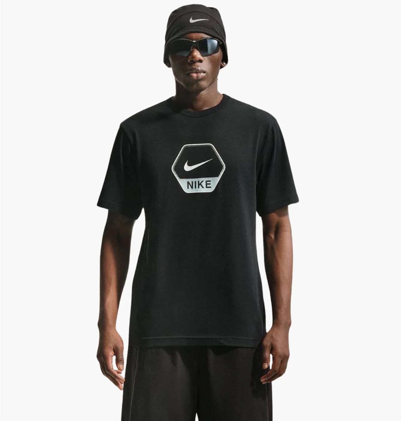 Футболка чоловіча Nike Sportswear MenS T-Shirt Black IQ0471-011