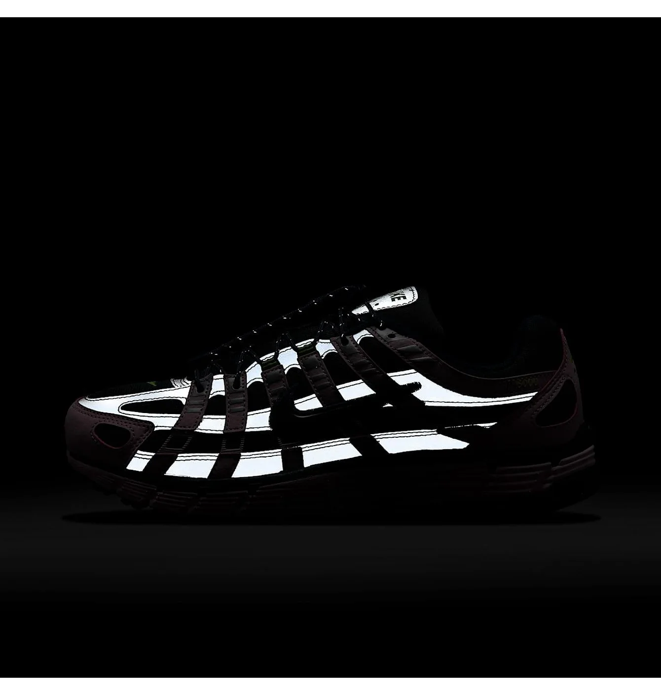 W NIKE P-6000