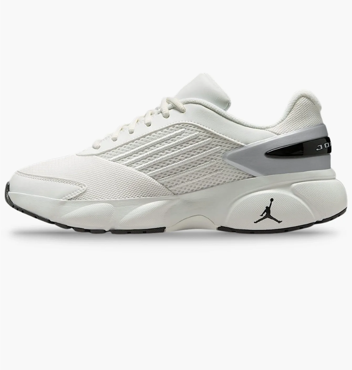 Кросівки жіночі Air Jordan Trunner Flow White IQ0701-101