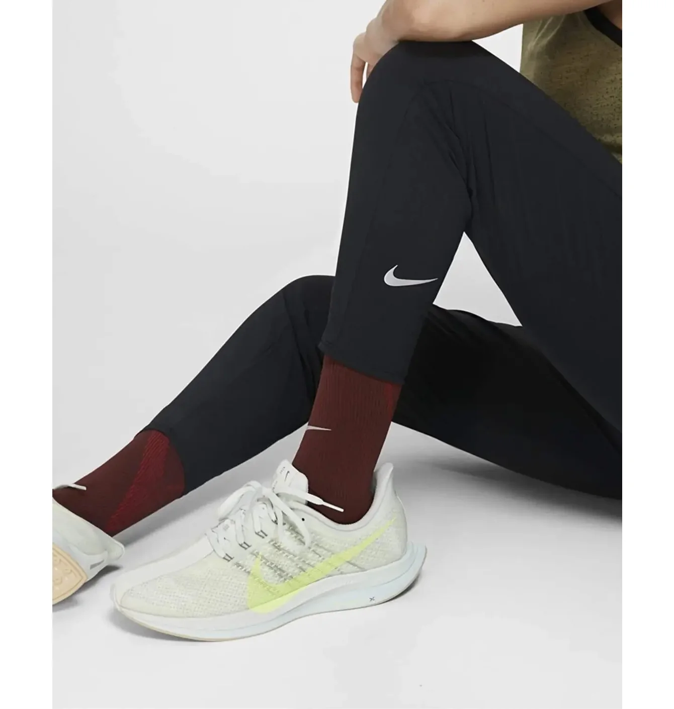 NIKE DRI FIT ESSENTIAL PANTS