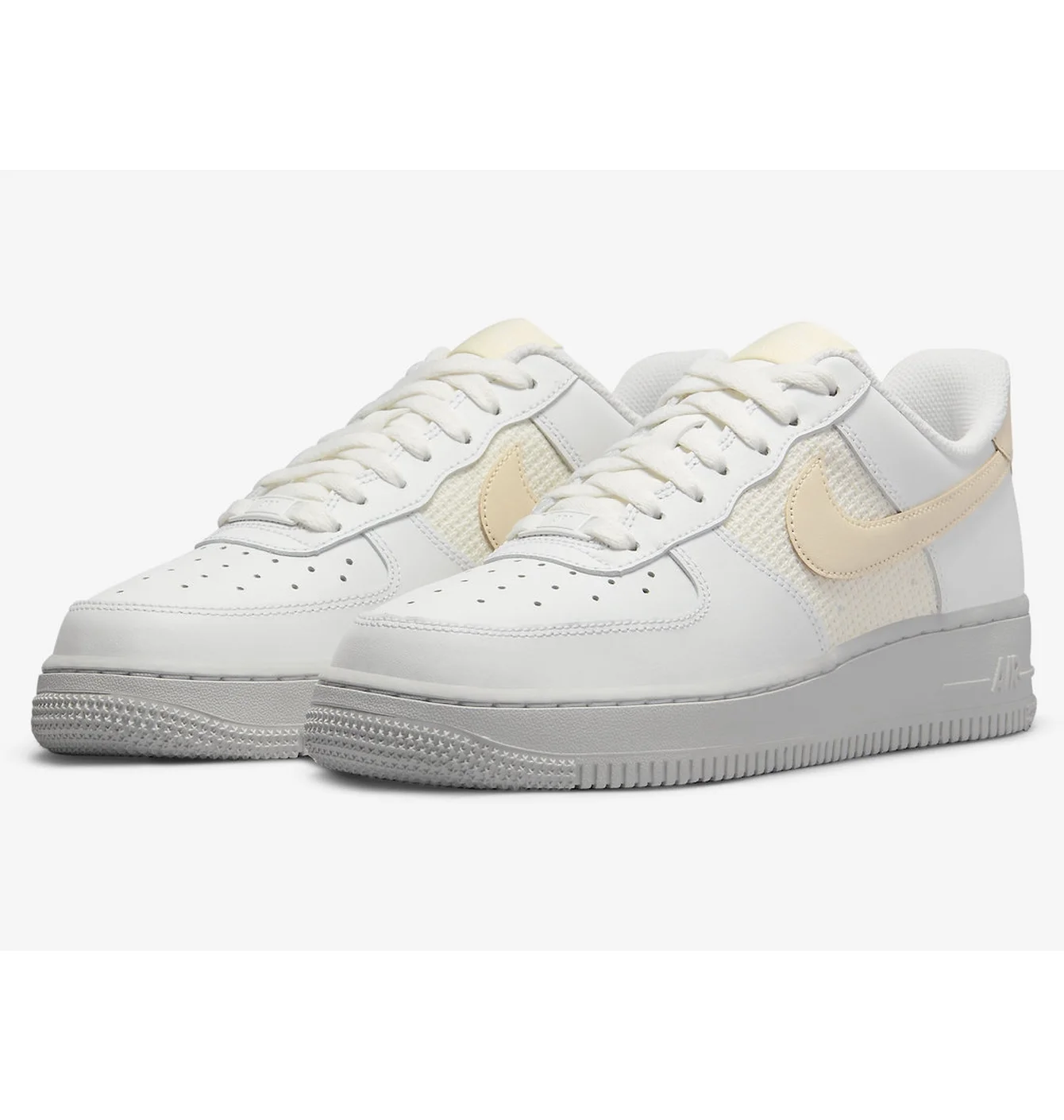 Кросівки жіночі Nike Air Force 1 07 Ess White Dj9945-100