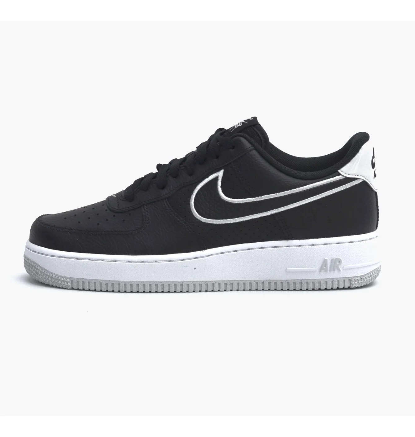 NIKE AIR FORCE 1 07