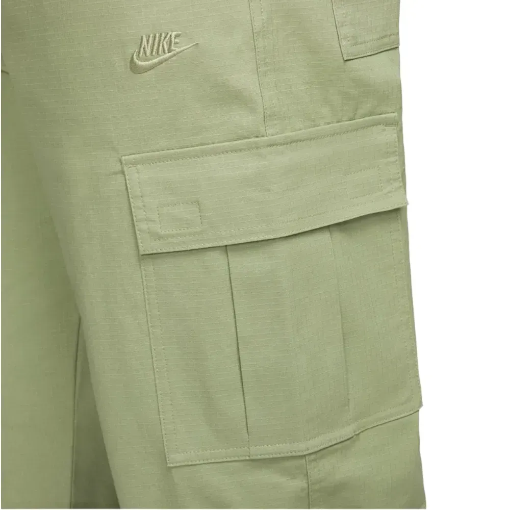 NIKE CLUB CARGO