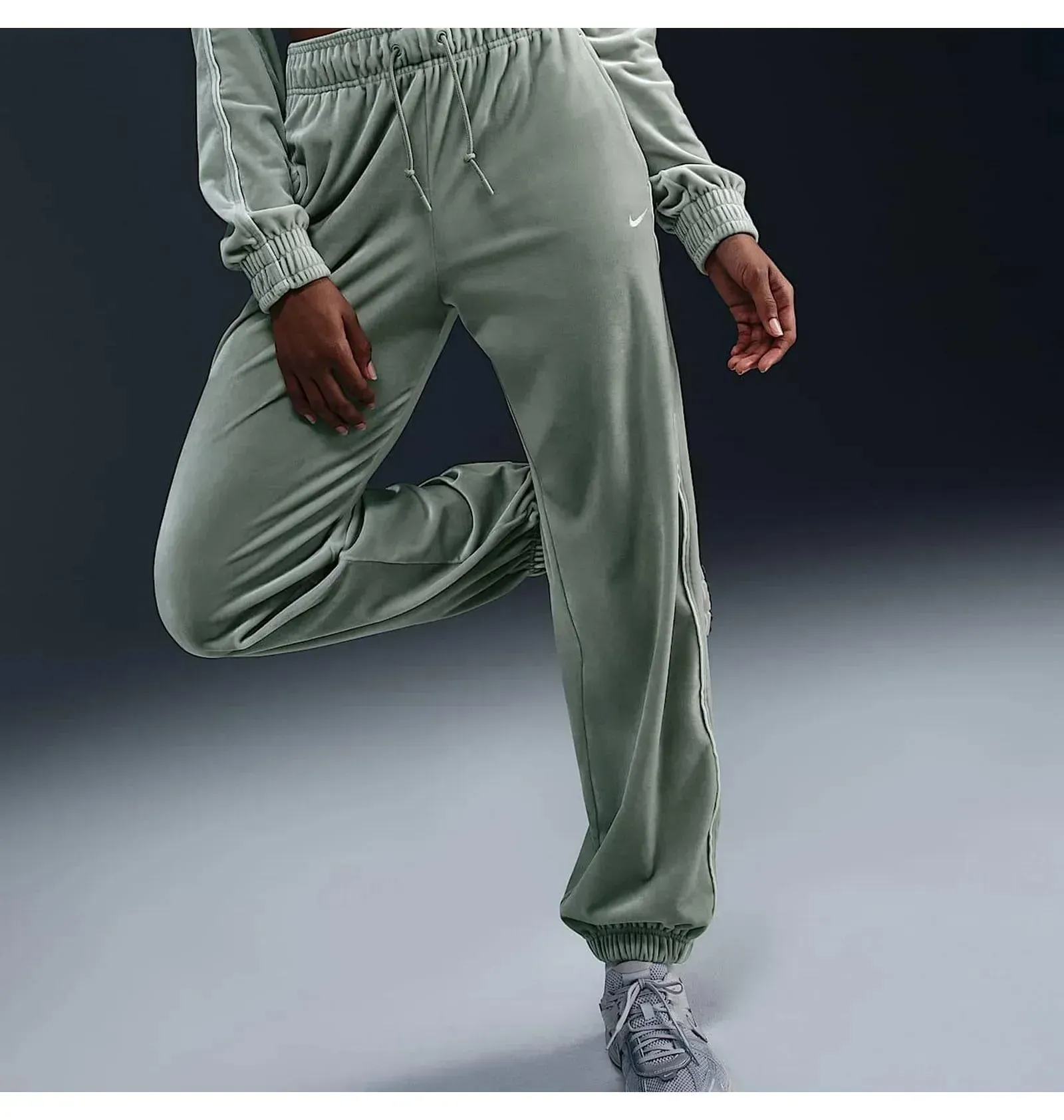 NIKE SPORTSWEAR
