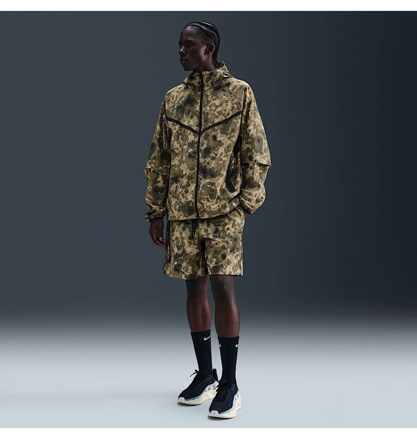 NIKE TECH