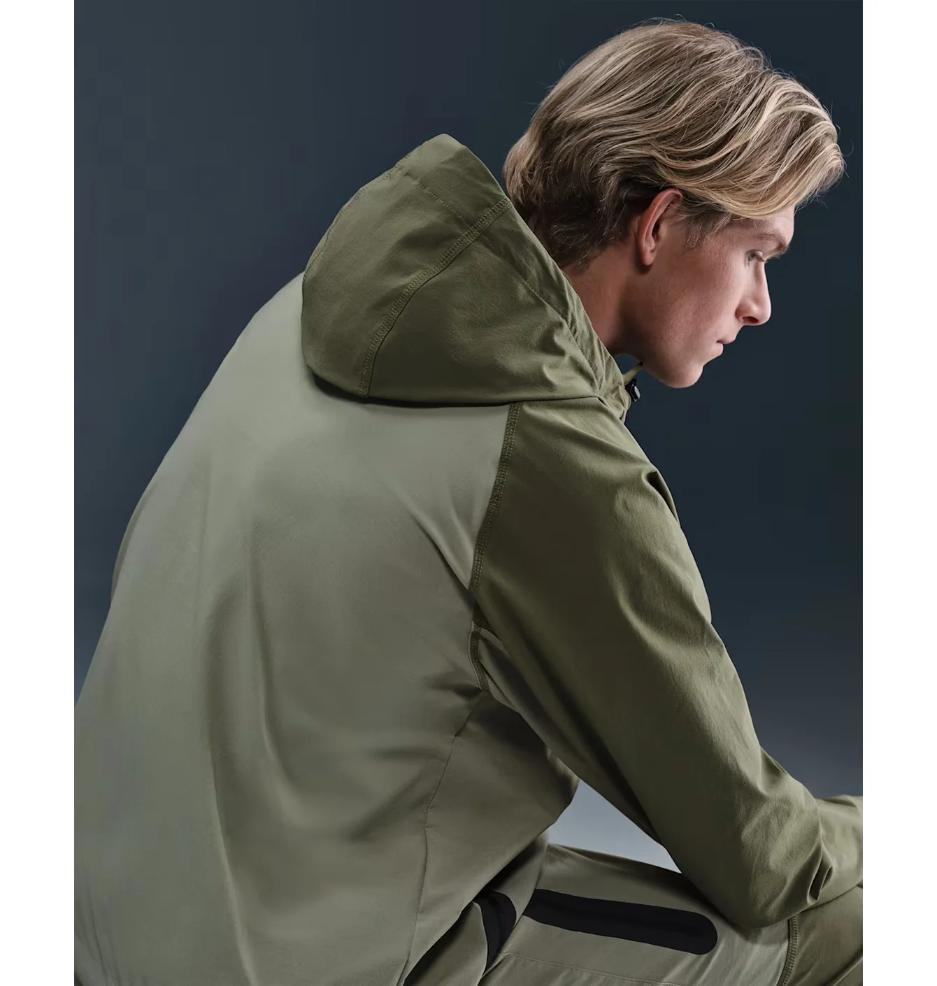 Вітровка Nike Tech Woven Medium Olive