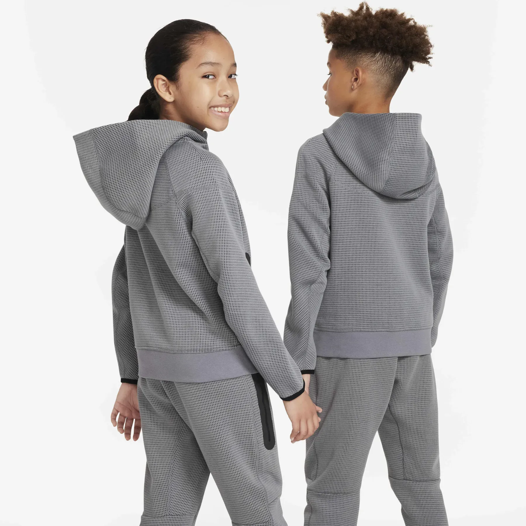 Светр підлітковий Nike Sportswear Tech Fleece Winterized Full-Zip Hoodie (FJ6023-084)