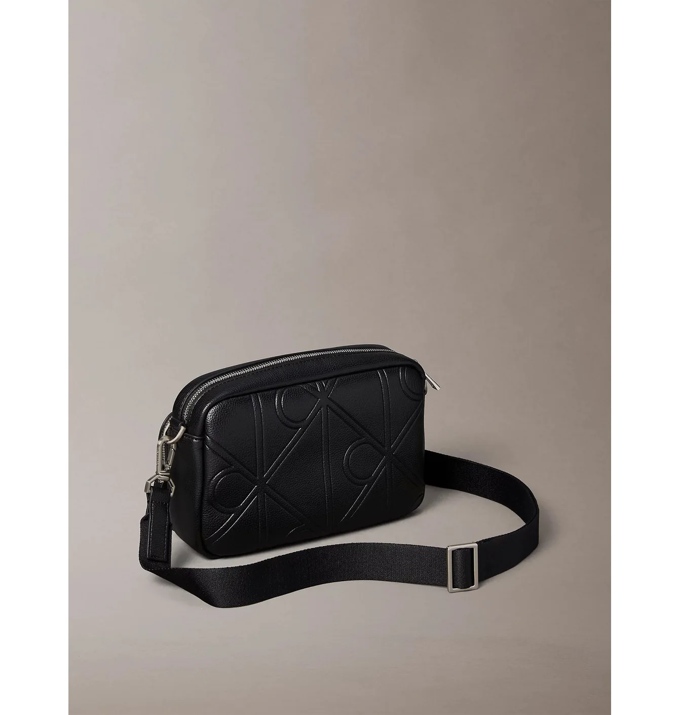 Сумка чоловіча Calvin Klein Embossed Emblem Crossbody Camera Black LV04D3330GUB1
