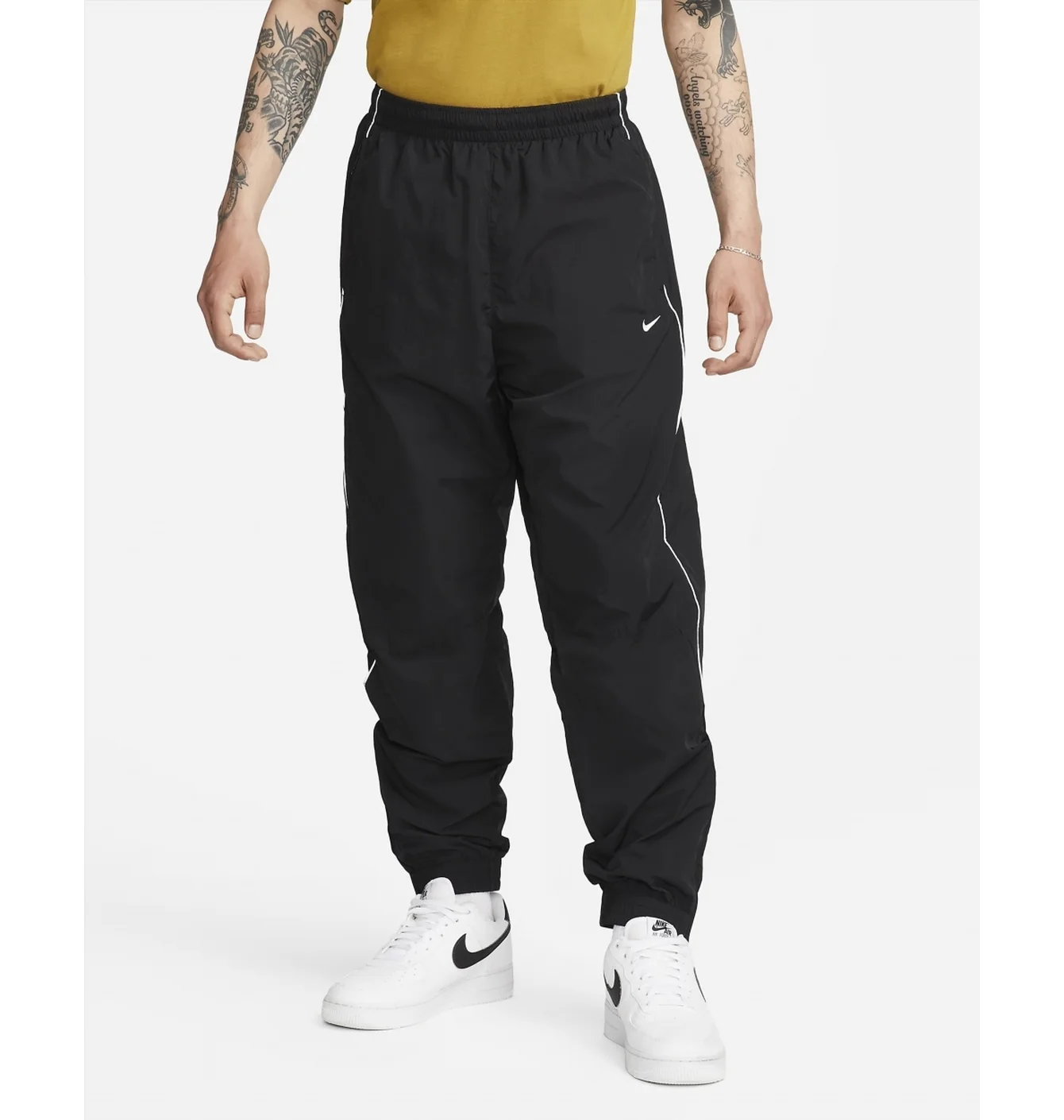 Штани чоловічі Nike Solo Swoosh MenS Track Pants Black FB8620-010