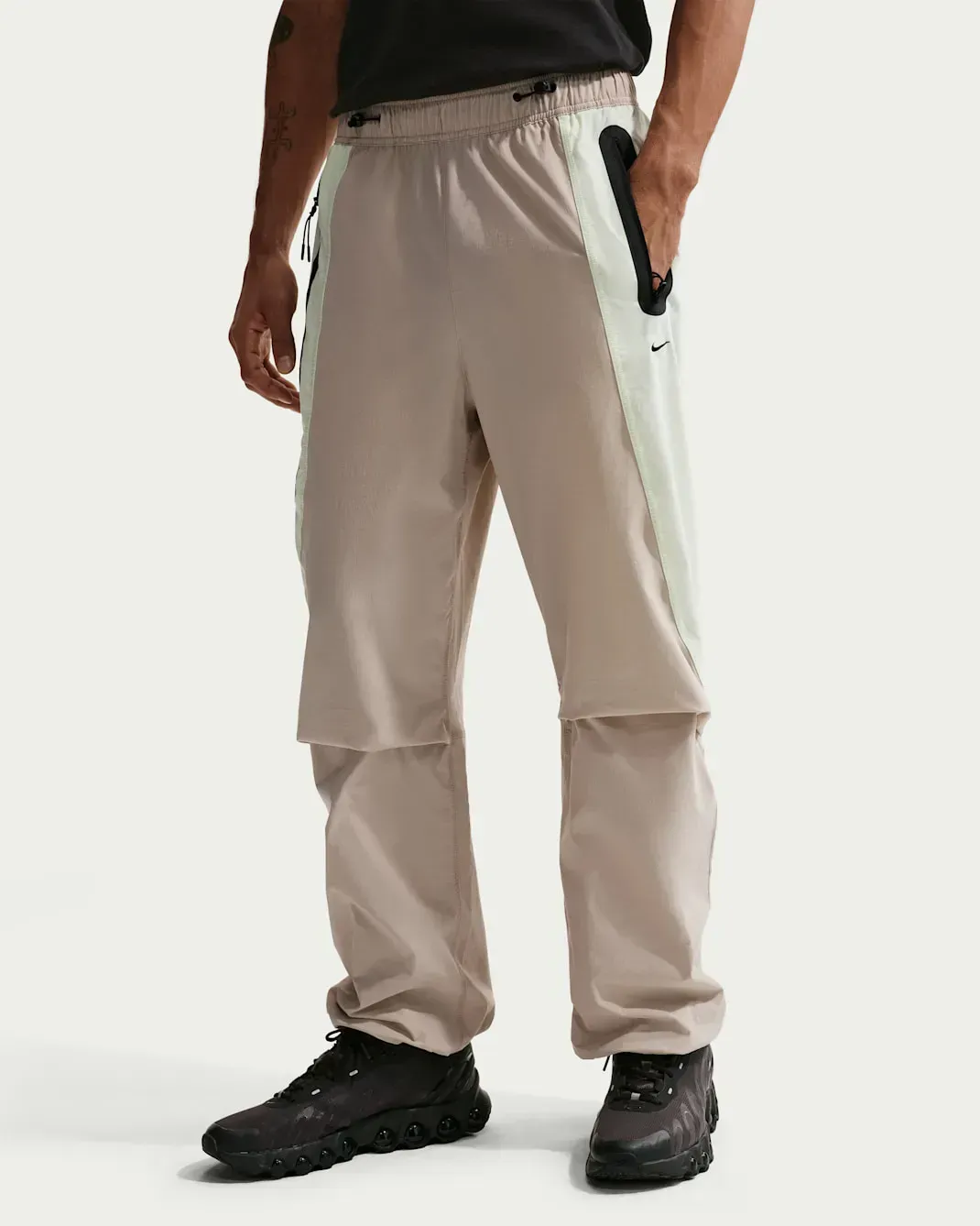 Брюки чоловічі Nike Tech Men's Dri-Fit Woven (IU7502-236)